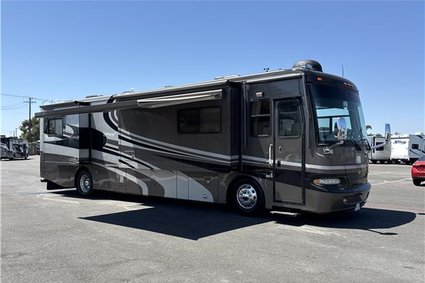 40ft Camelot #2216 - exterior main view | ShareMyCoach RV Rental