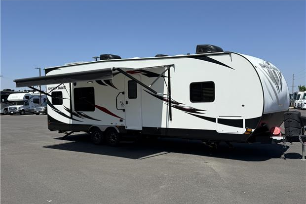 33ft Shockwave #2211 - exterior main view | ShareMyCoach RV Rental