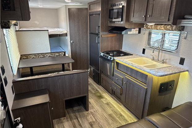 29ft Hideout #2209 - front exterior view