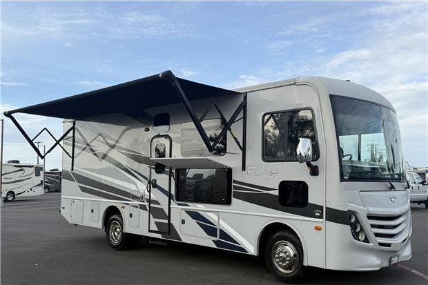 29ft Flair #2204 - exterior main view | ShareMyCoach RV Rental