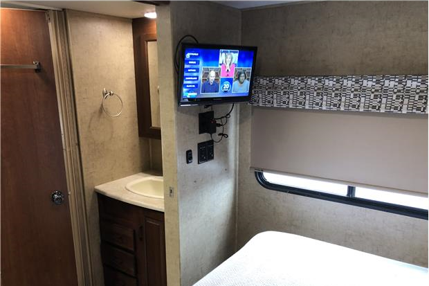 27ft Sunseeker #2055 - interior view 3