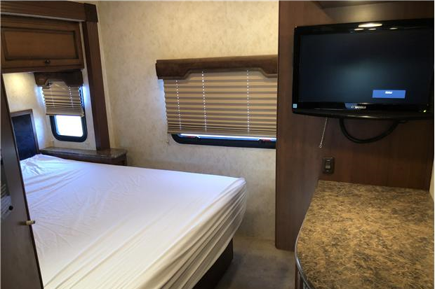 32ft Jamboree #2115 - interior view 3