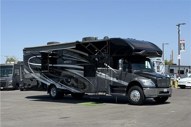 39ft Seneca #2210 - exterior main view | ShareMyCoach RV Rental