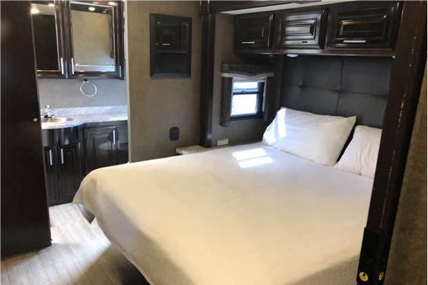 37ft Challenger #2045 - interior view 3