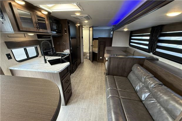 28ft Grey Wolf #2217 - front exterior view